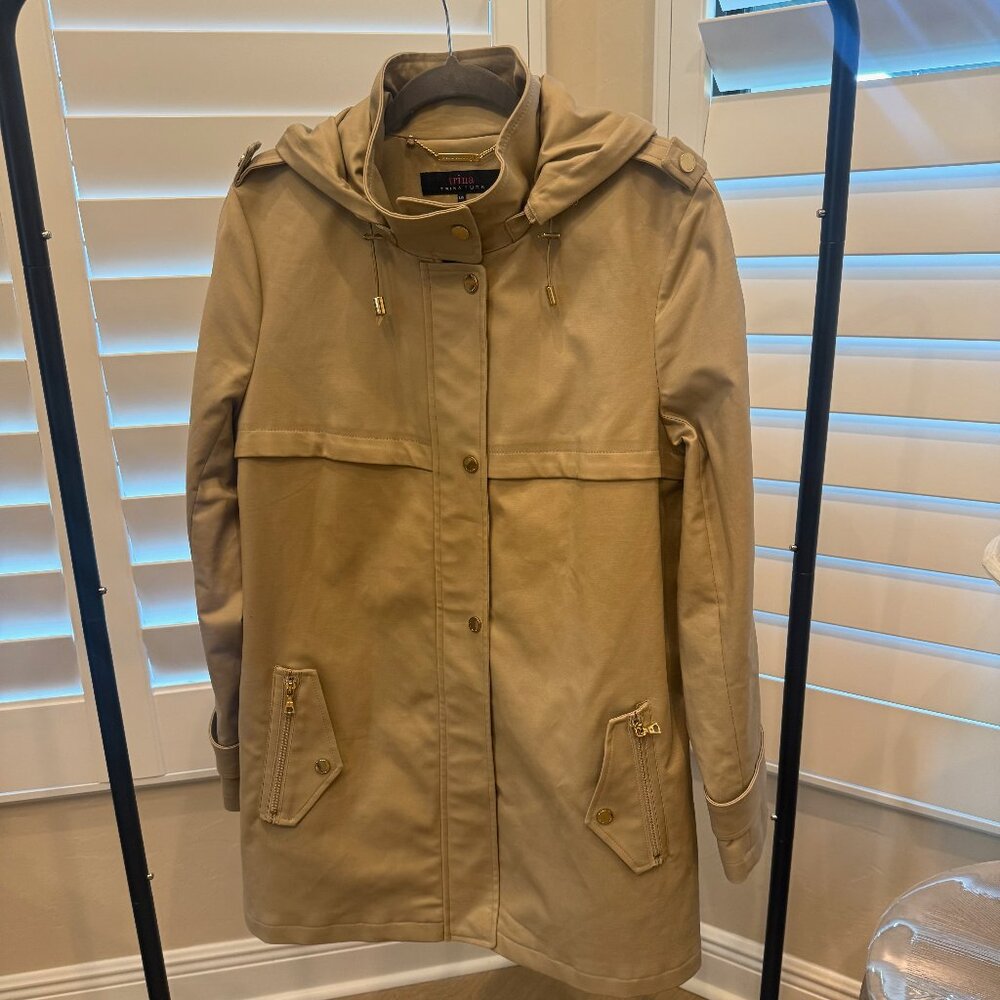 Trina Turk Raincoat, Size L, new without tags